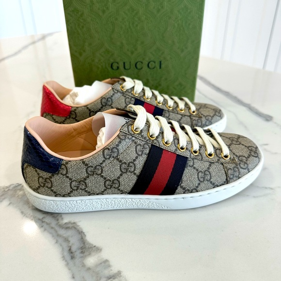 Gucci Ace GG Supreme Sneakers - Picture 3 of 9